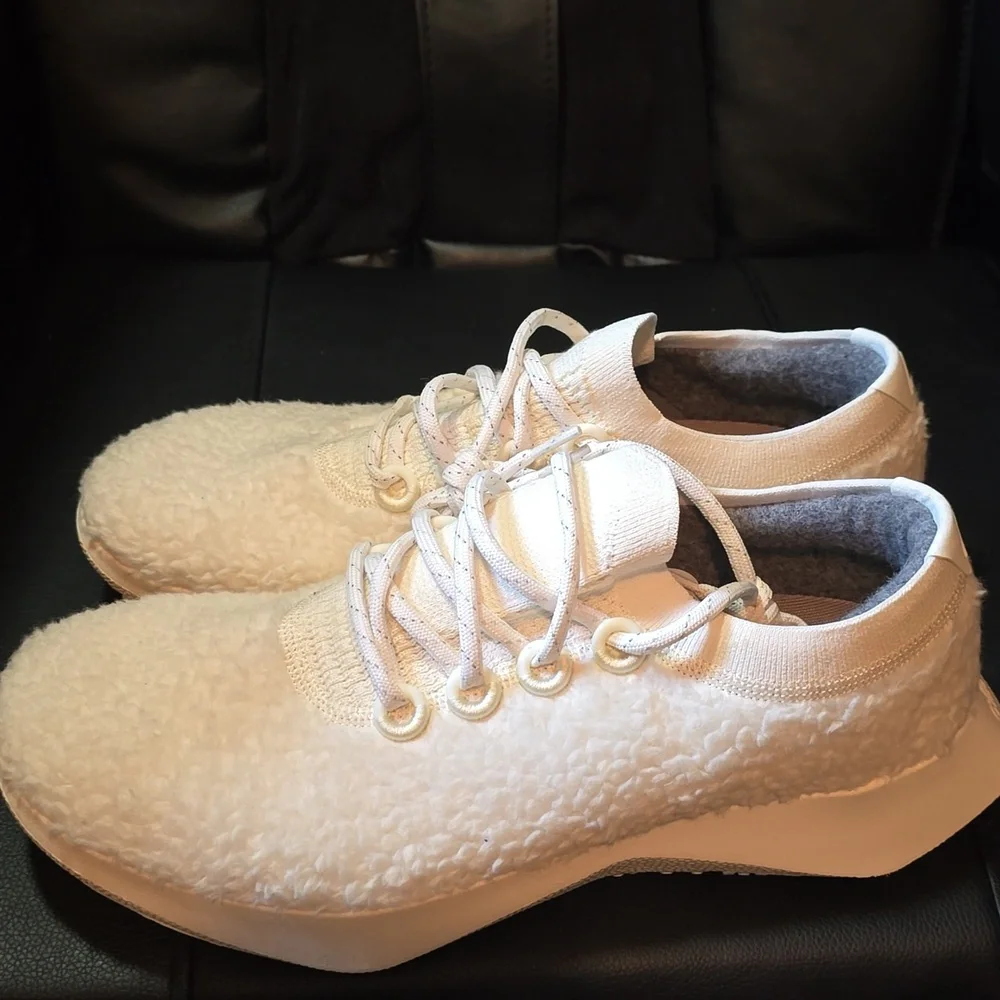allbirds casual fluffy shoe - Picture 3 of 5